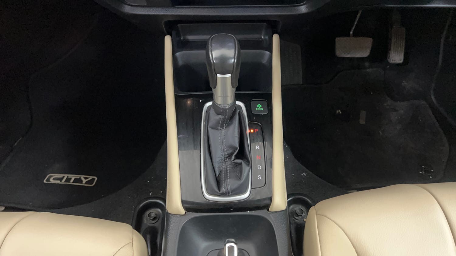 Used 2022 Honda City ZX CVT Petrol Petrol Automatic interior GEAR  KNOB VIEW
