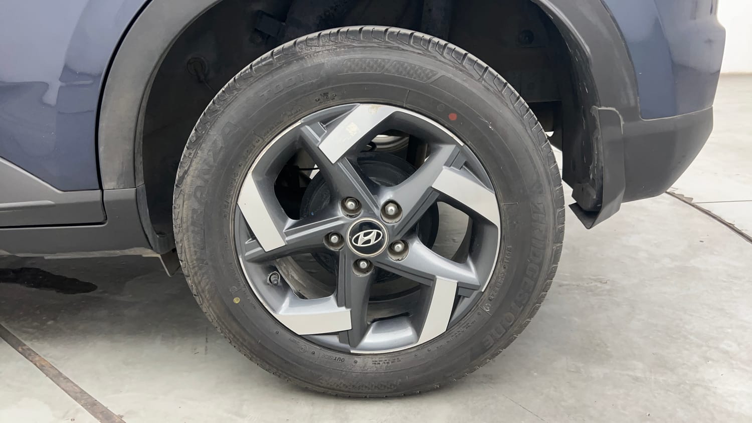 Used 2021 Hyundai Venue SX 1.5 CRDi Diesel Manual tyres LEFT REAR TYRE RIM VIEW