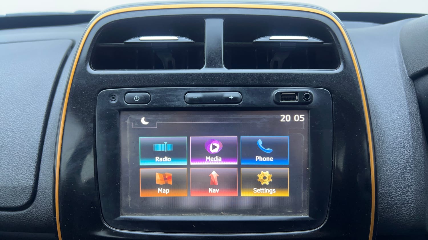 Used 2018 Renault Kwid CLIMBER 1.0 Petrol Manual top_features Touch screen infotainment system