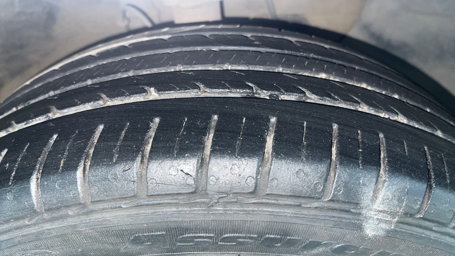 Used 2016 Hyundai Elite i20 Asta 1.2 Petrol Manual tyres RIGHT FRONT TYRE TREAD VIEW