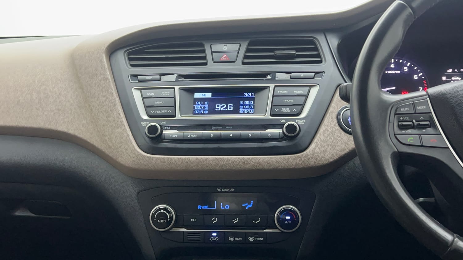 Used 2016 Hyundai Elite i20 Asta 1.2 Petrol Manual interior MUSIC SYSTEM & AC CONTROL VIEW