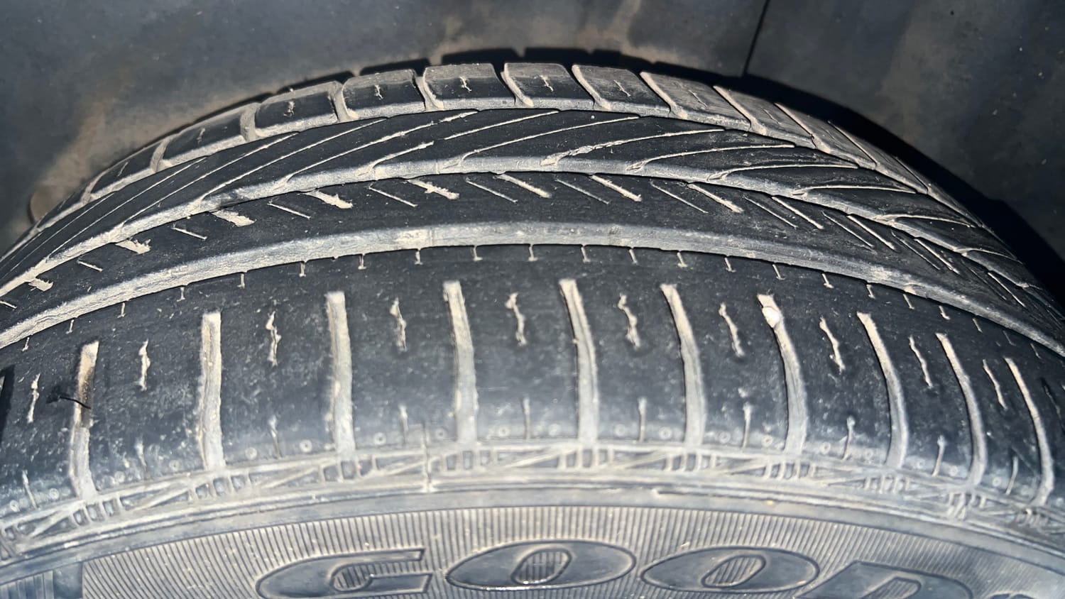 Used 2013 Volkswagen Vento Highline Petrol Petrol Manual tyres LEFT REAR TYRE TREAD VIEW