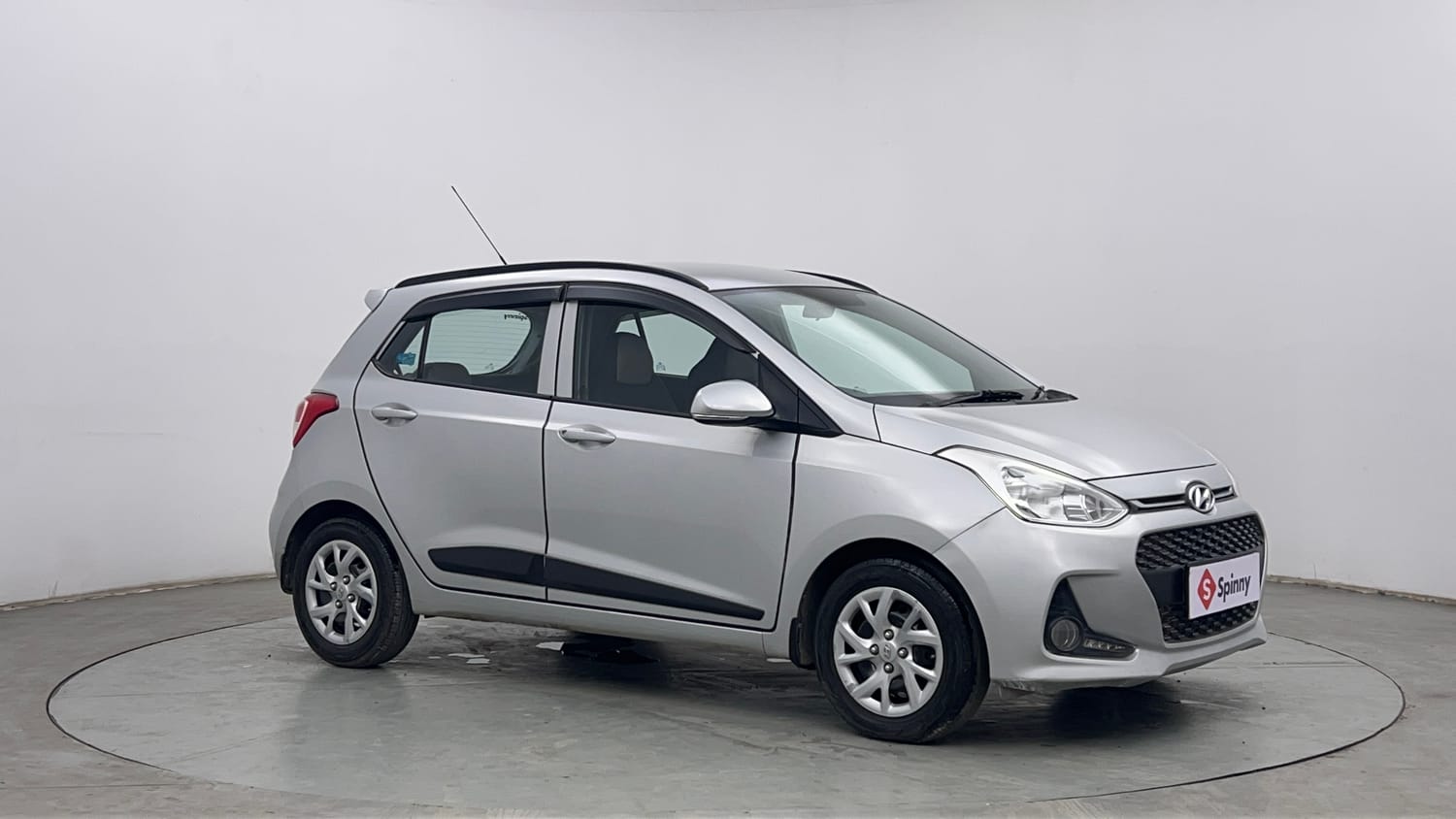 Used 2018 Hyundai Grand i10 Sportz 1.2 Kappa VTVT Petrol Manual exterior RIGHT FRONT CORNER VIEW