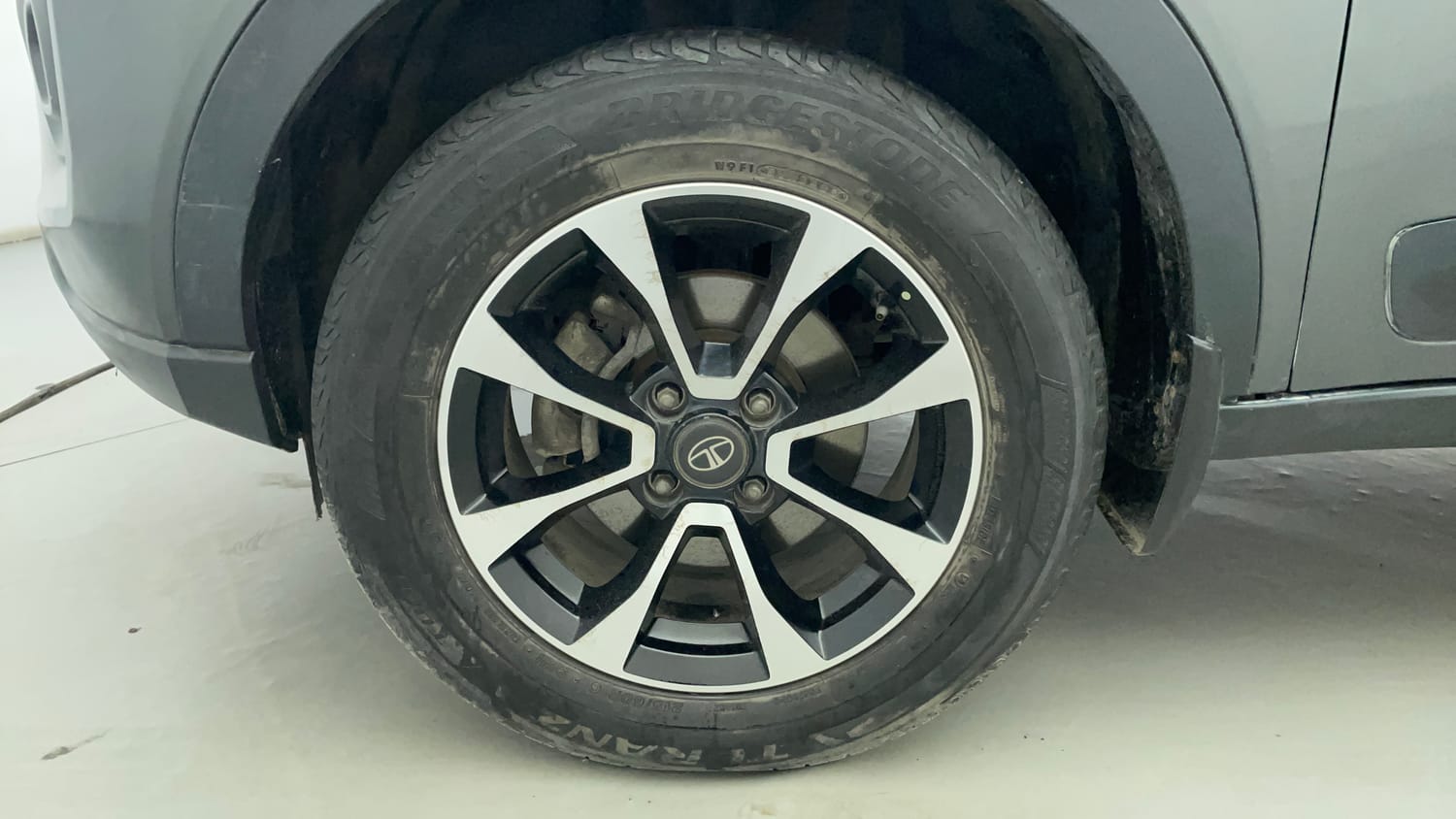 Used 2020 Tata Nexon XZ Plus Petrol Manual tyres LEFT FRONT TYRE RIM VIEW