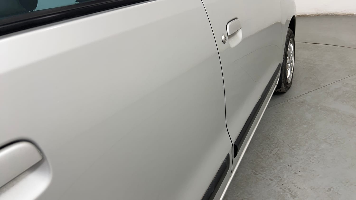 Used 2016 Maruti Suzuki Wagon R 1.0 VXI AMT Petrol Automatic dents MINOR SCRATCH