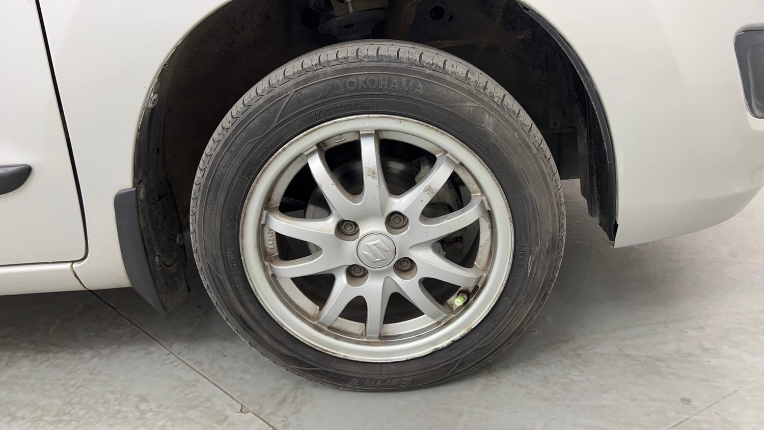 Used 2016 Maruti Suzuki Wagon R 1.0 VXI AMT Petrol Automatic tyres RIGHT FRONT TYRE RIM VIEW