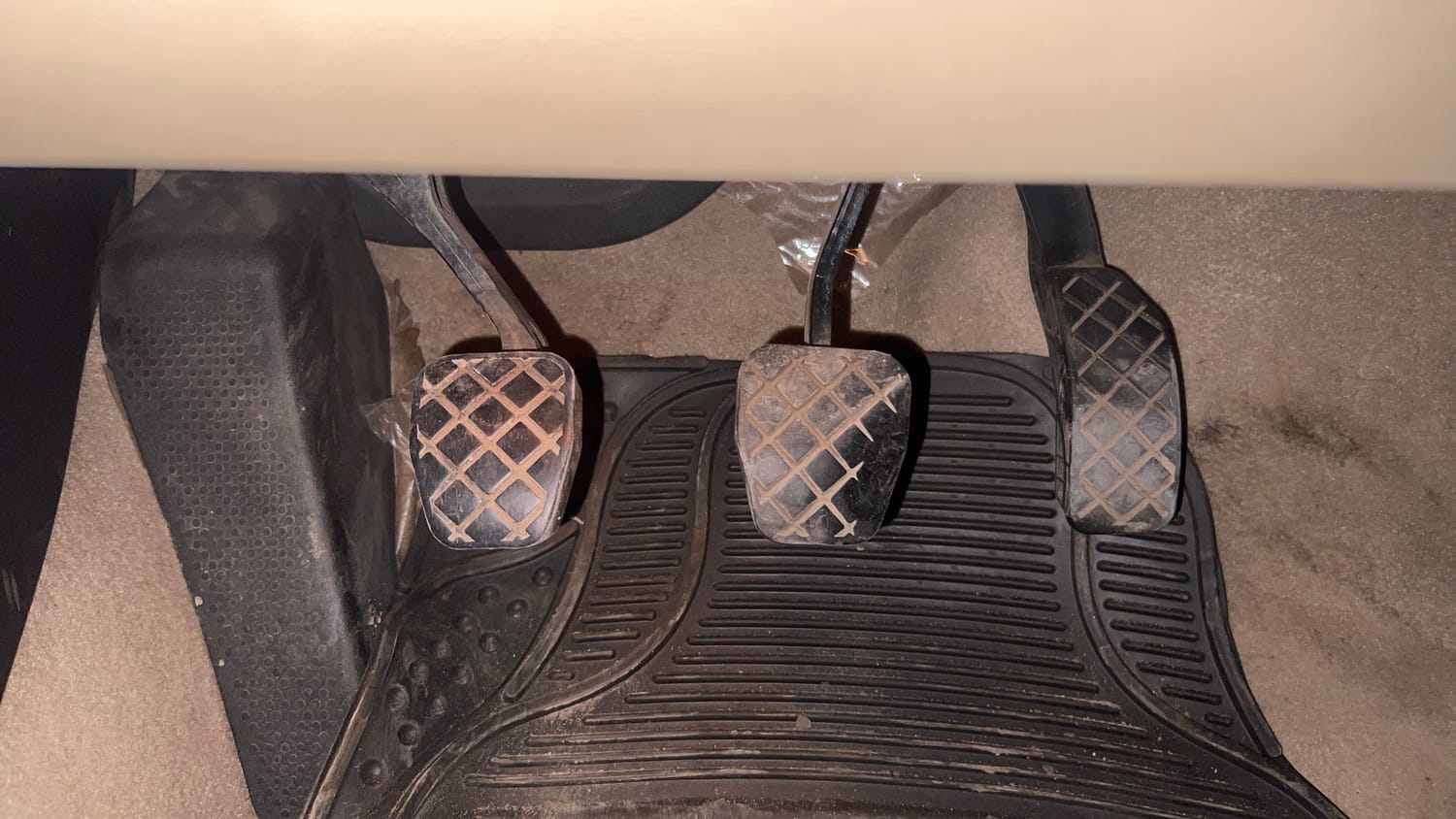 Used 2014 Volkswagen Polo Highline1.2L (P) Petrol Manual interior PEDALS VIEW