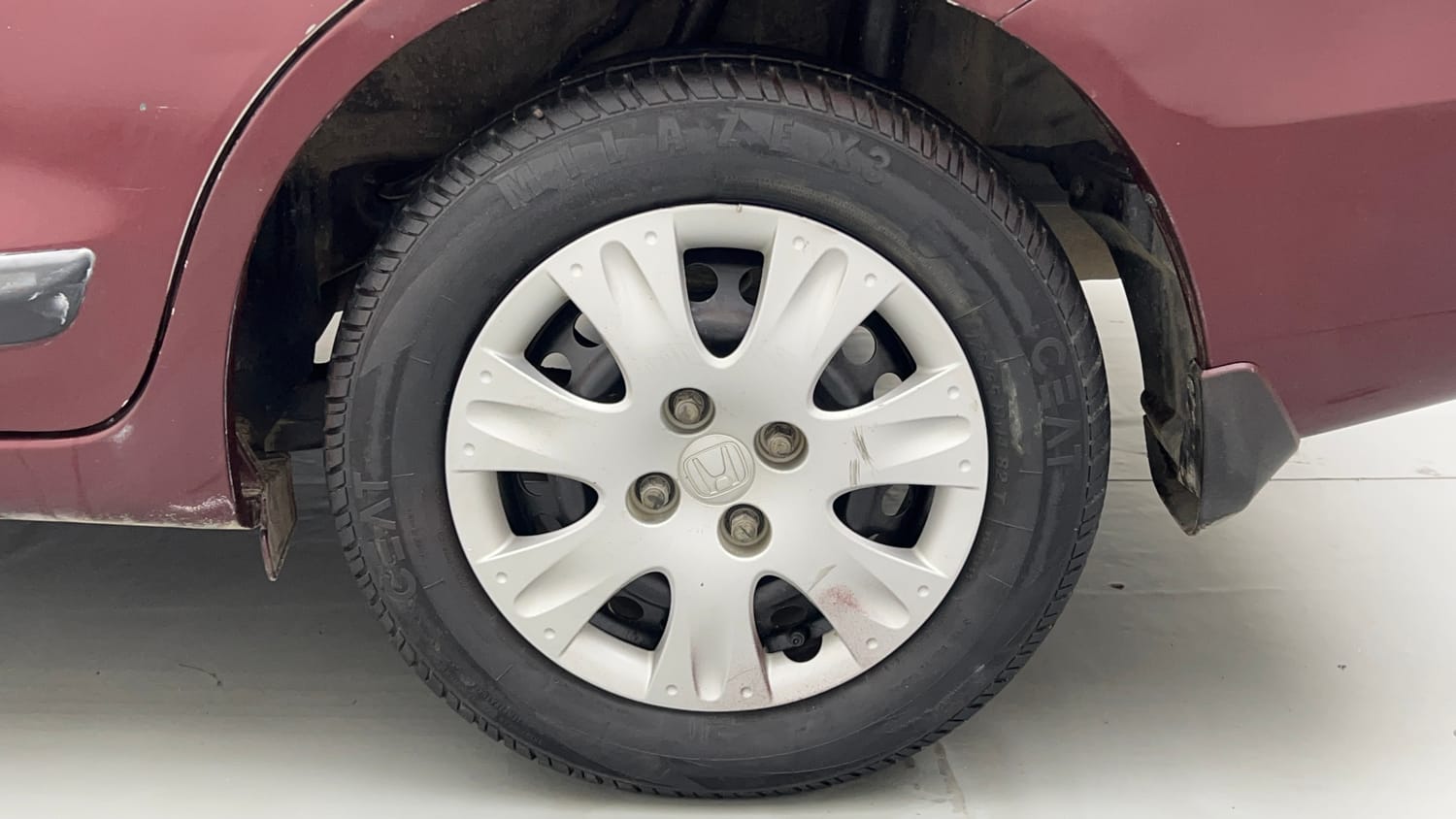 Used 2015 Honda Amaze 1.2 S i-VTEC Petrol Manual tyres LEFT REAR TYRE RIM VIEW