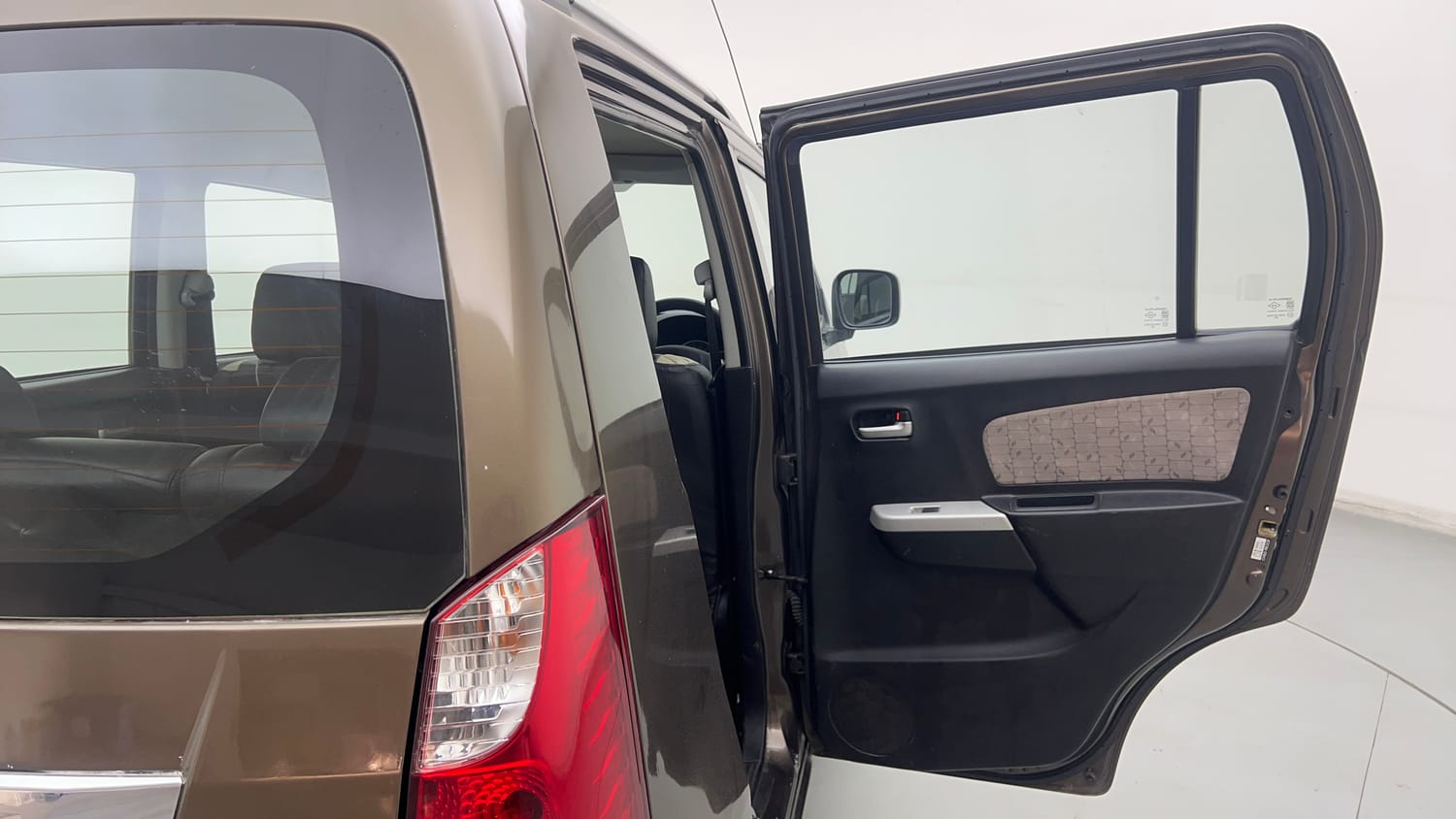 Used 2016 Maruti Suzuki Wagon R 1.0 VXI Petrol + CNG (Outside Fitted) Cng Manual interior RIGHT REAR DOOR OPEN VIEW