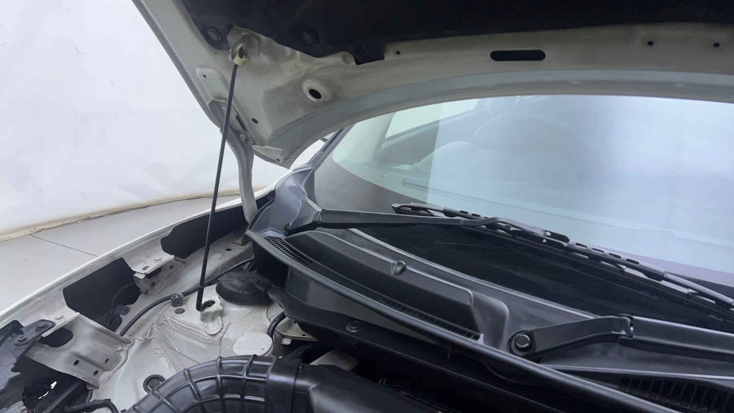 Used 2020 Maruti Suzuki Swift ZXi AMT Petrol Automatic engine ENGINE RIGHT SIDE HINGE & APRON VIEW