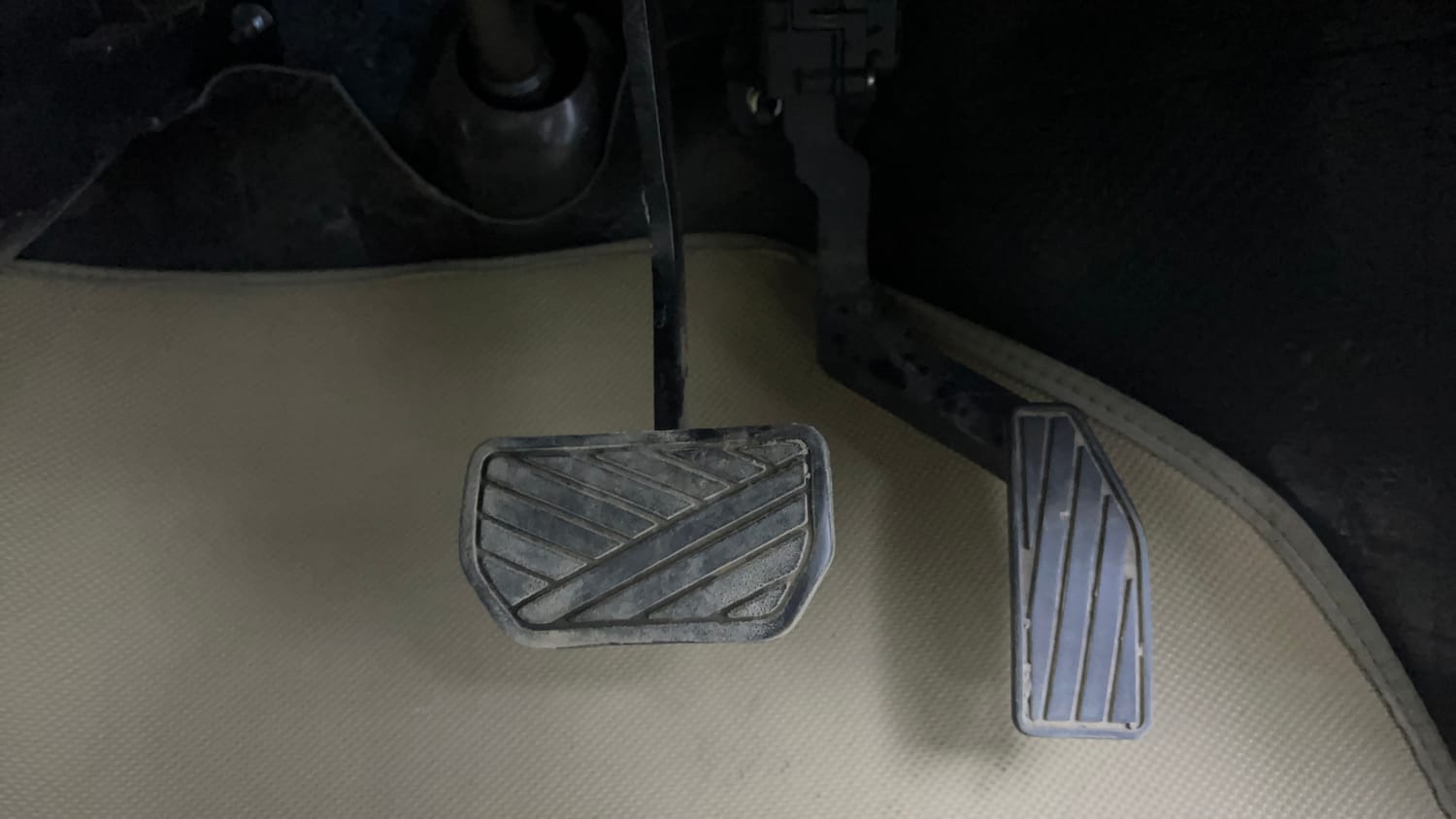 Used 2017 Maruti Suzuki Wagon R 1.0 VXI AMT Petrol Automatic interior PEDALS VIEW