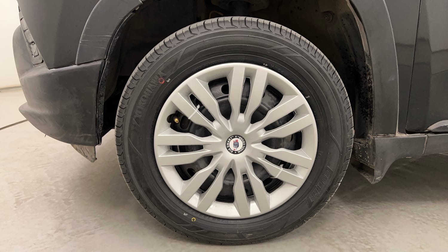 Used 2016 Mahindra KUV100 K6 6 STR Petrol Manual tyres LEFT FRONT TYRE RIM VIEW