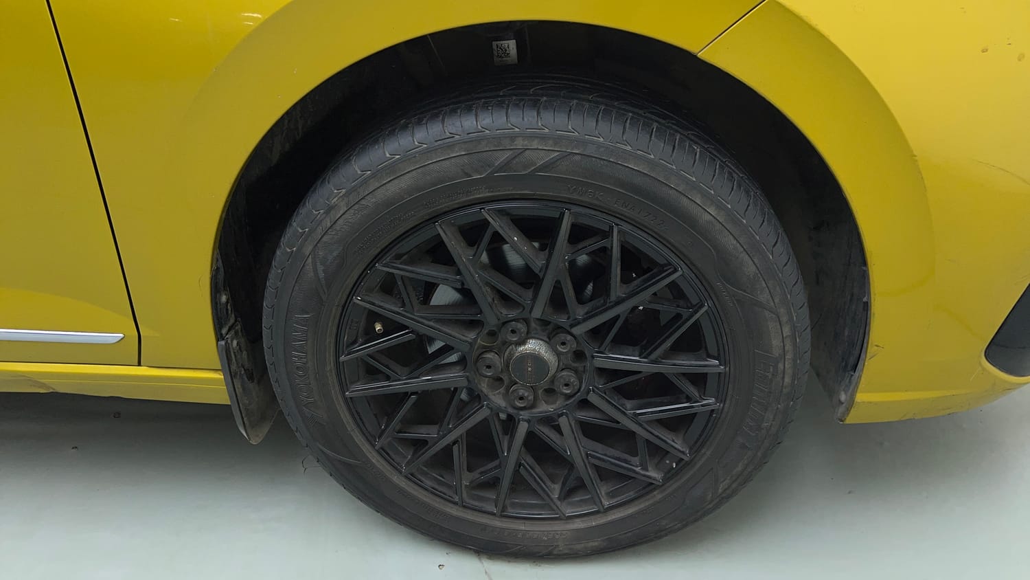 Used 2023 Volkswagen Virtus Highline 1.0 TSI AT Petrol Automatic tyres RIGHT FRONT TYRE RIM VIEW