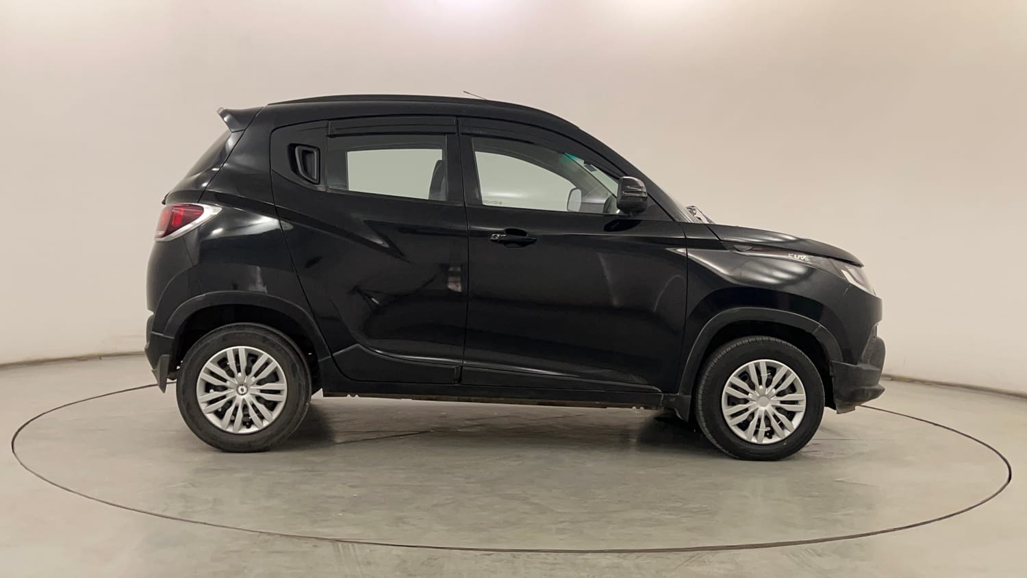 Used 2016 Mahindra KUV100 K6 6 STR Petrol Manual exterior RIGHT SIDE VIEW
