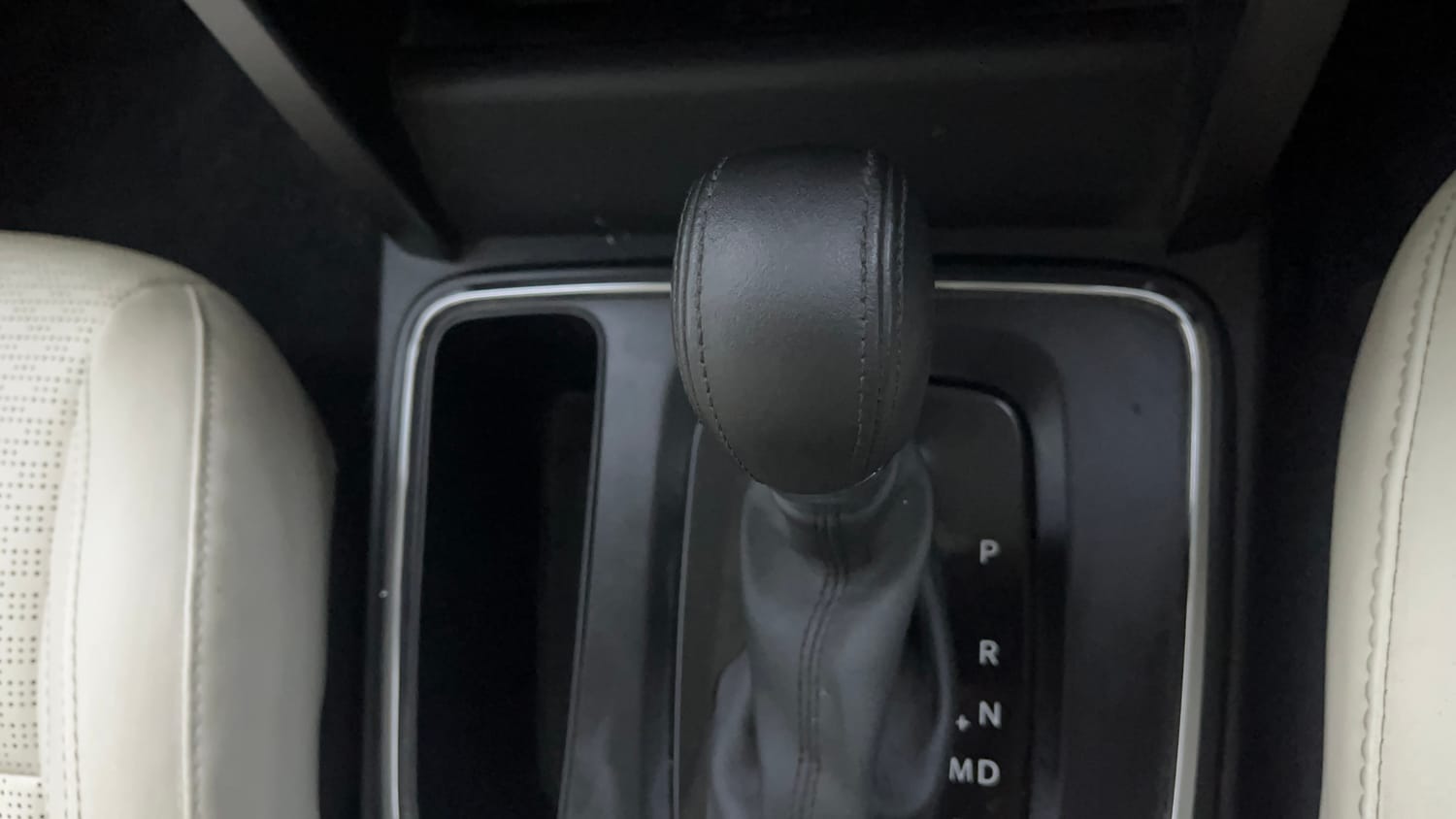 Used 2024 Mahindra Thar Roxx AX7 L Diesel AT 2WD Diesel Automatic interior GEAR  KNOB VIEW