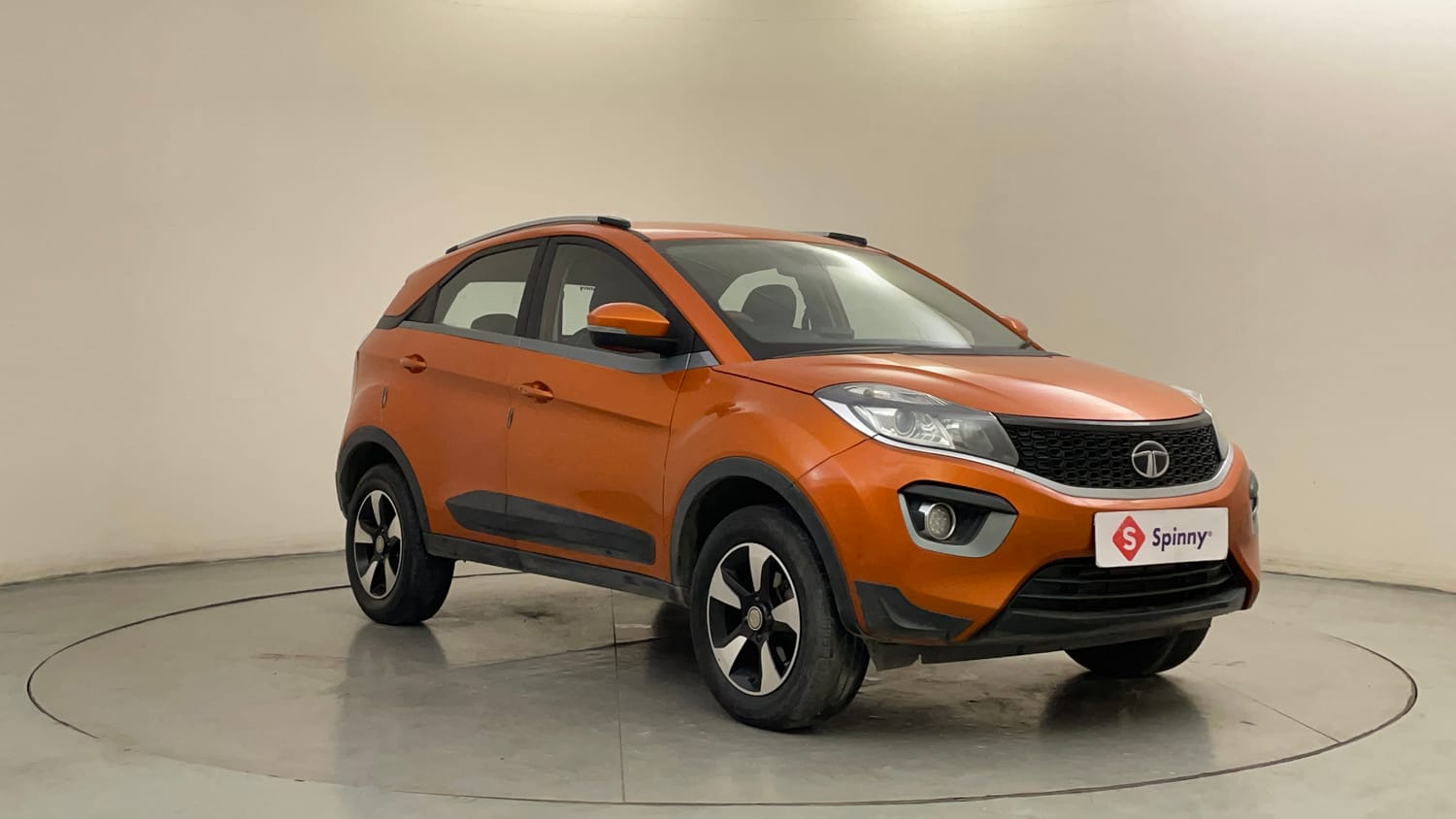 Used 2018 Tata Nexon XZ Plus Petrol Manual exterior RIGHT FRONT CORNER VIEW