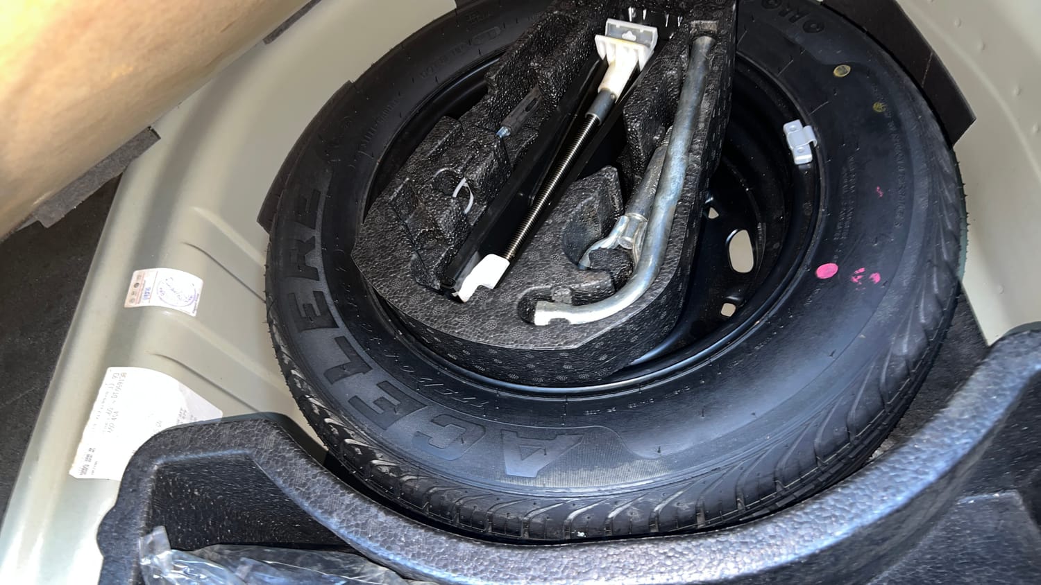 Used 2013 Volkswagen Vento Highline Petrol Petrol Manual tyres SPARE TYRE VIEW