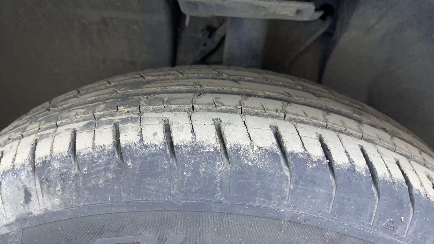 Used 2022 Tata Punch Accomplished MT Petrol Manual tyres LEFT FRONT TYRE TREAD VIEW