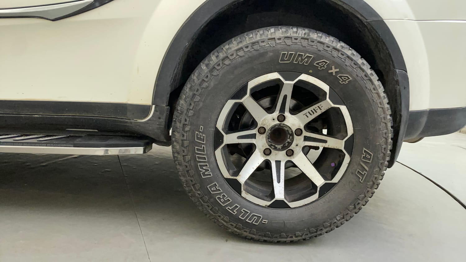 Used 2015 Mahindra XUV500 W6 Diesel Manual tyres LEFT REAR TYRE RIM VIEW