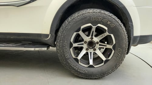 Used 2015 Mahindra XUV500 W6 Diesel Manual tyres LEFT REAR TYRE RIM VIEW