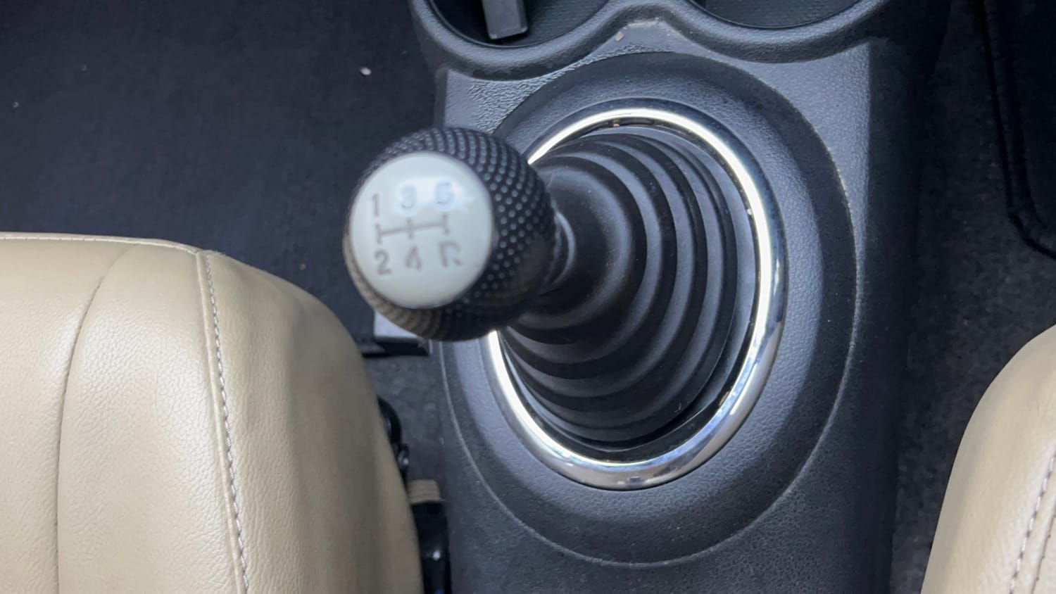 Used 2015 Honda Amaze 1.2 S i-VTEC Petrol Manual interior GEAR  KNOB VIEW