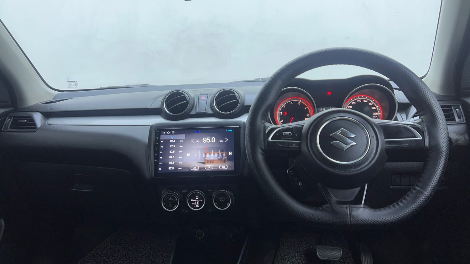 Used 2020 Maruti Suzuki Swift ZXi AMT Petrol Automatic interior DASHBOARD VIEW