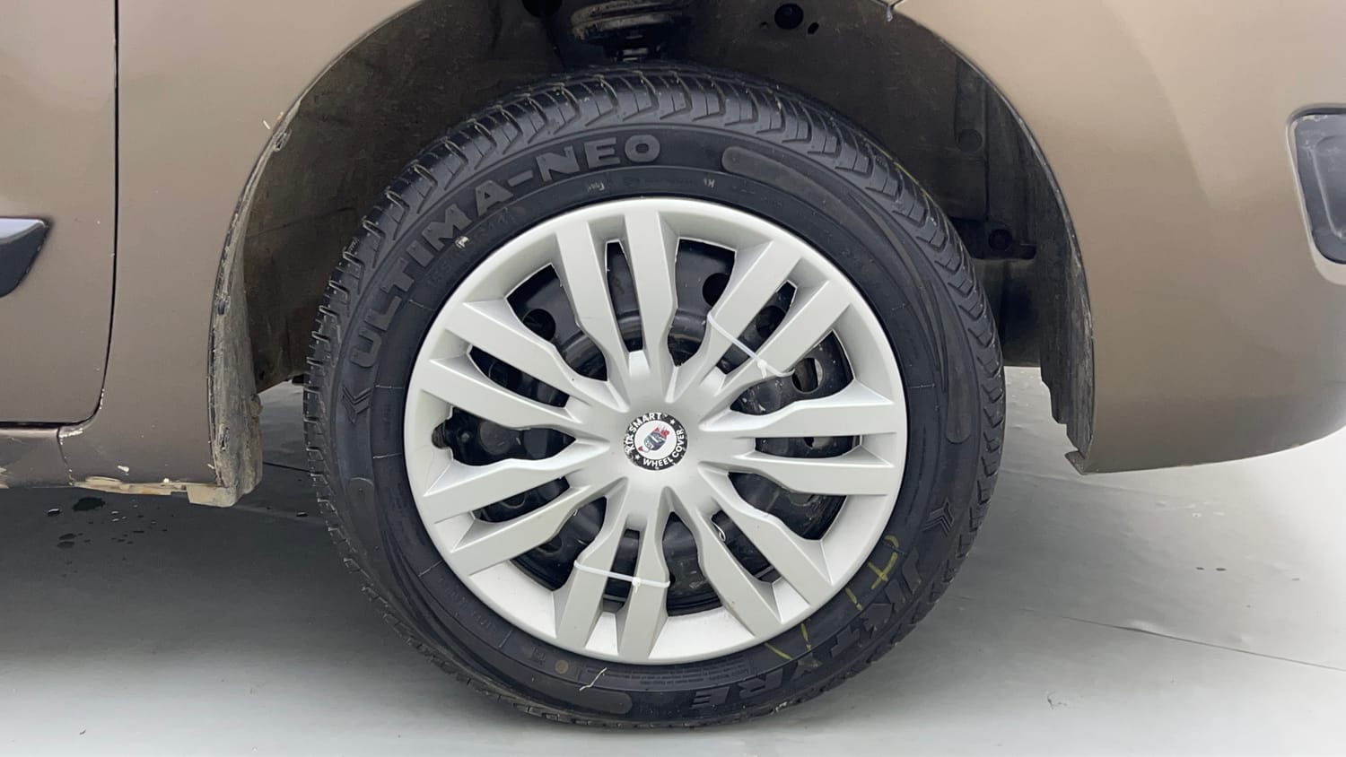 Used 2016 Maruti Suzuki Wagon R 1.0 VXI Petrol + CNG (Outside Fitted) Cng Manual tyres RIGHT FRONT TYRE RIM VIEW