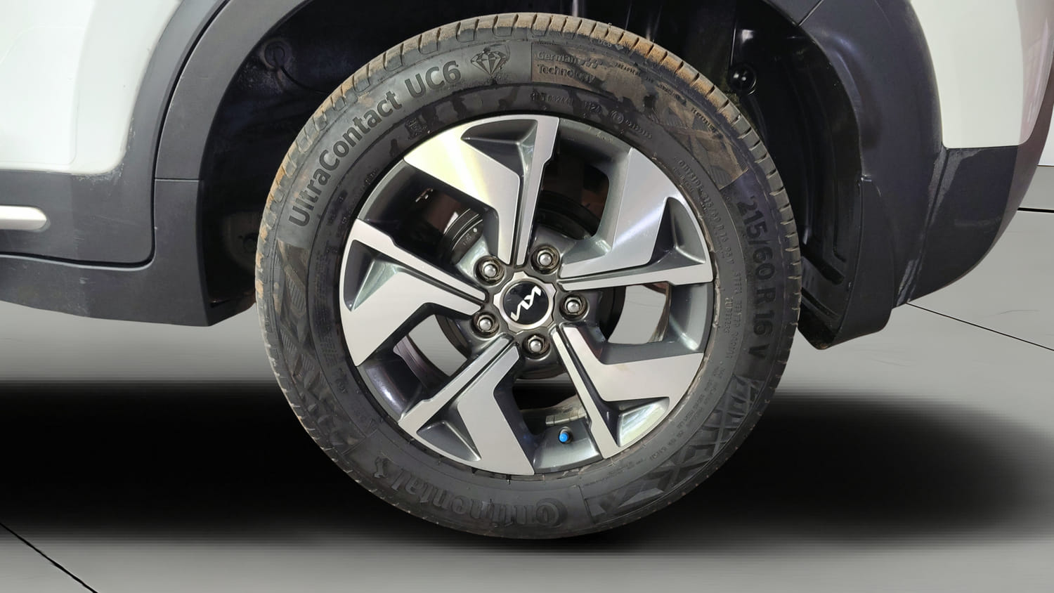 Used 2021 Kia Sonet HTX Plus 1.0 iMT Petrol Manual tyres LEFT REAR TYRE RIM VIEW