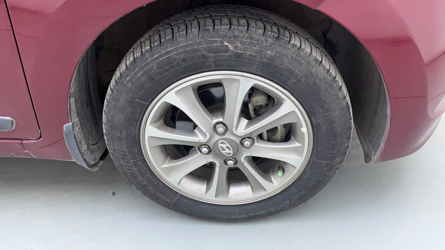 Used 2016 Hyundai Grand i10 Asta 1.2 Kappa VTVT Petrol Manual tyres RIGHT FRONT TYRE RIM VIEW