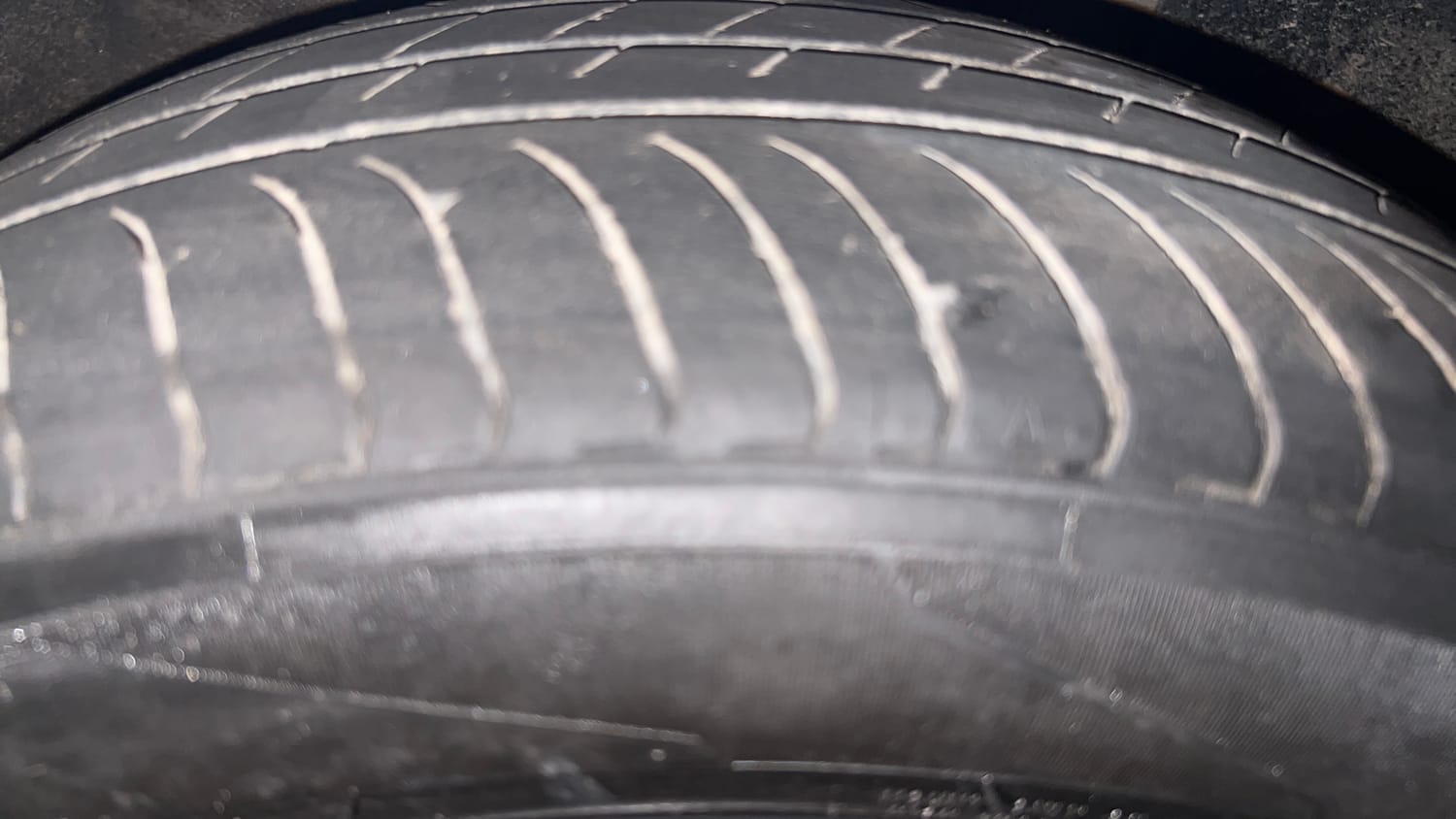 Used 2022 Tata Tiago XZA Plus Petrol Automatic tyres LEFT FRONT TYRE TREAD VIEW