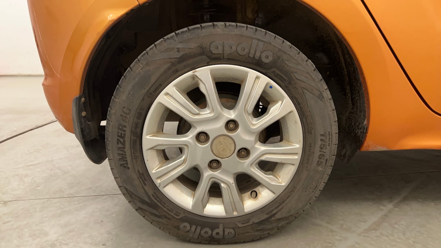 Used 2018 Tata Tiago Revotron XZ Petrol Manual tyres RIGHT REAR TYRE RIM VIEW