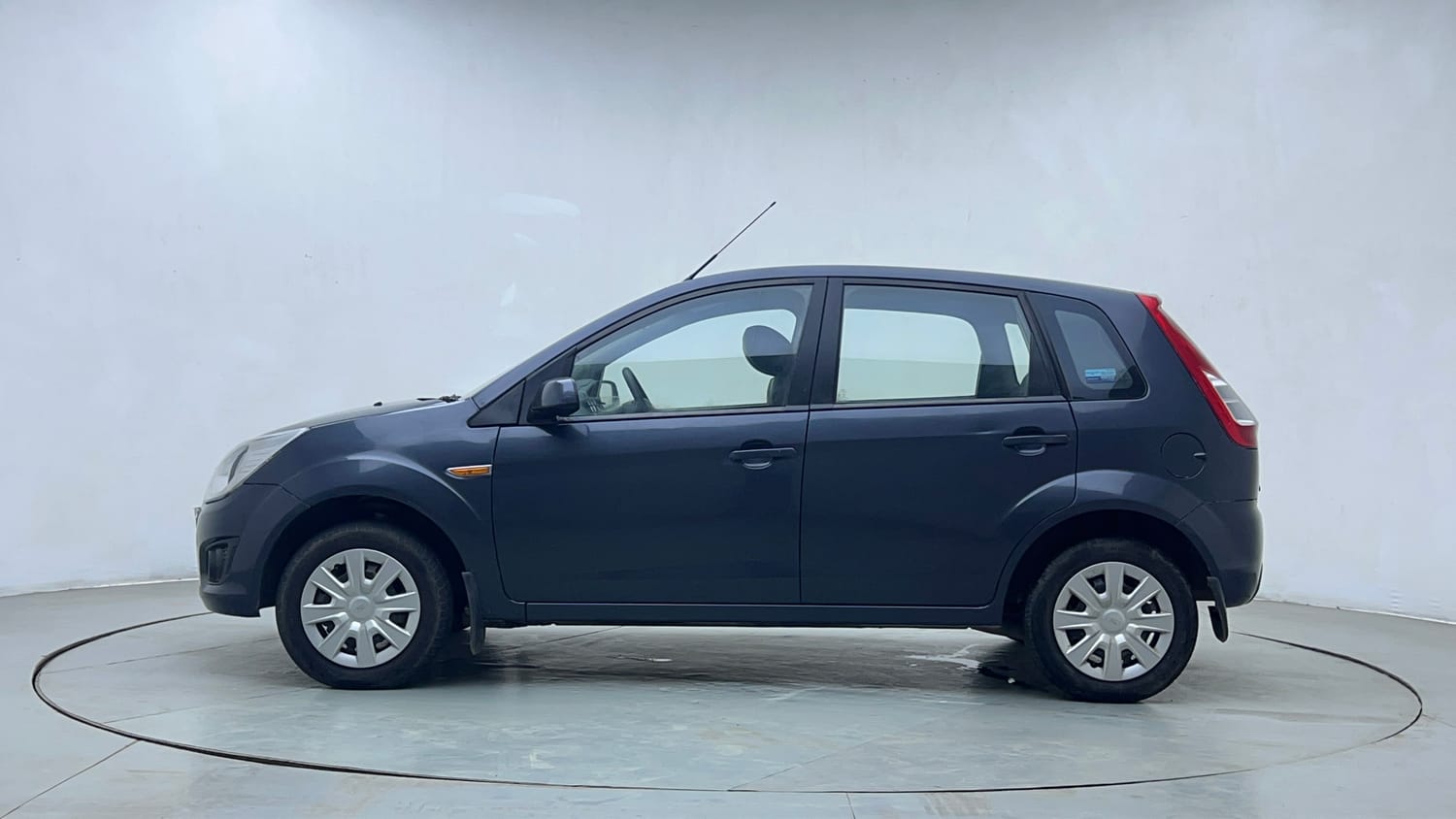 Used 2013 Ford Figo Duratec Petrol ZXI 1.2 Petrol Manual exterior LEFT SIDE VIEW