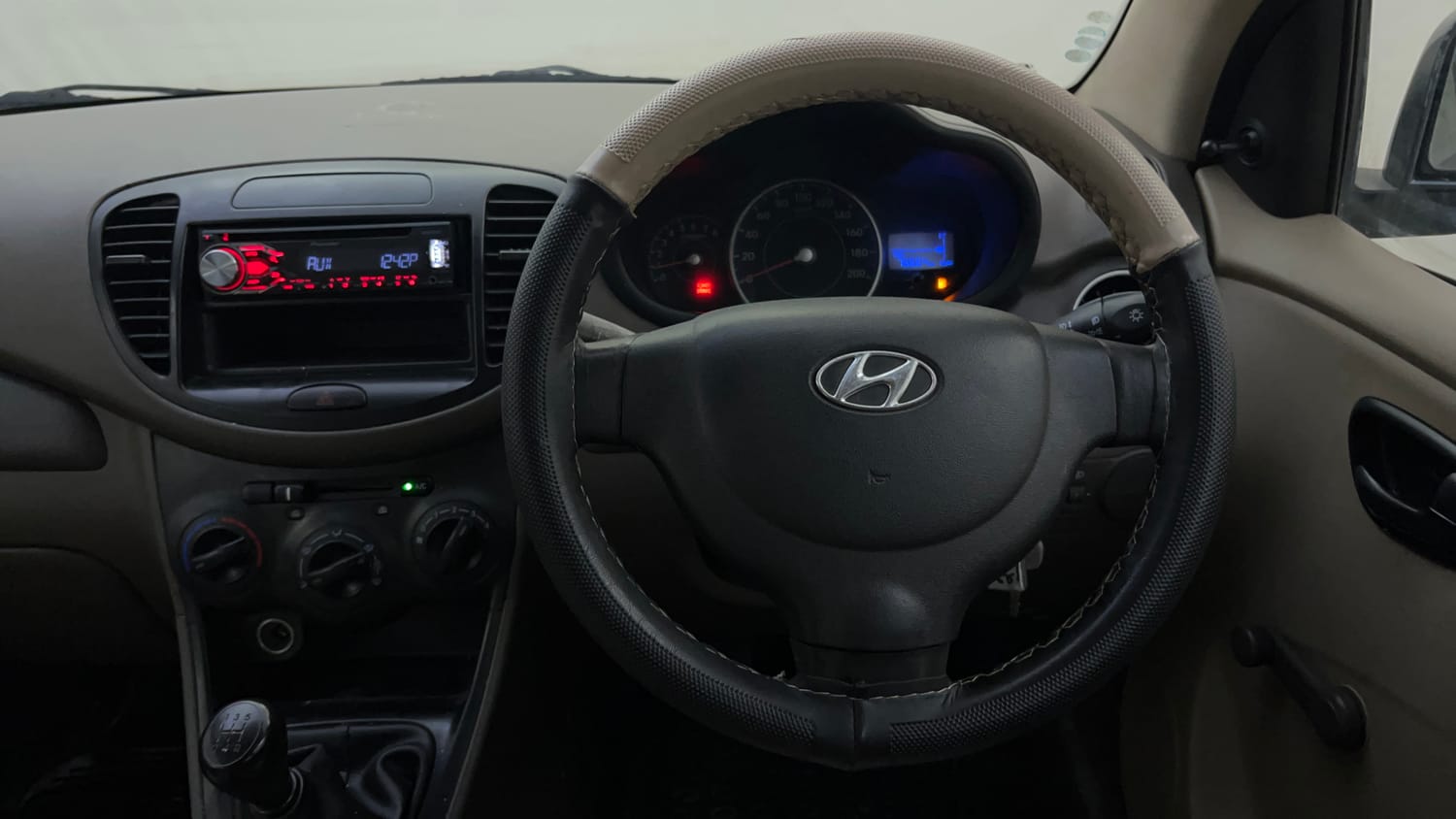 Used 2014 Hyundai i10 Era 1.1 iRDE2 Petrol Manual interior STEERING VIEW