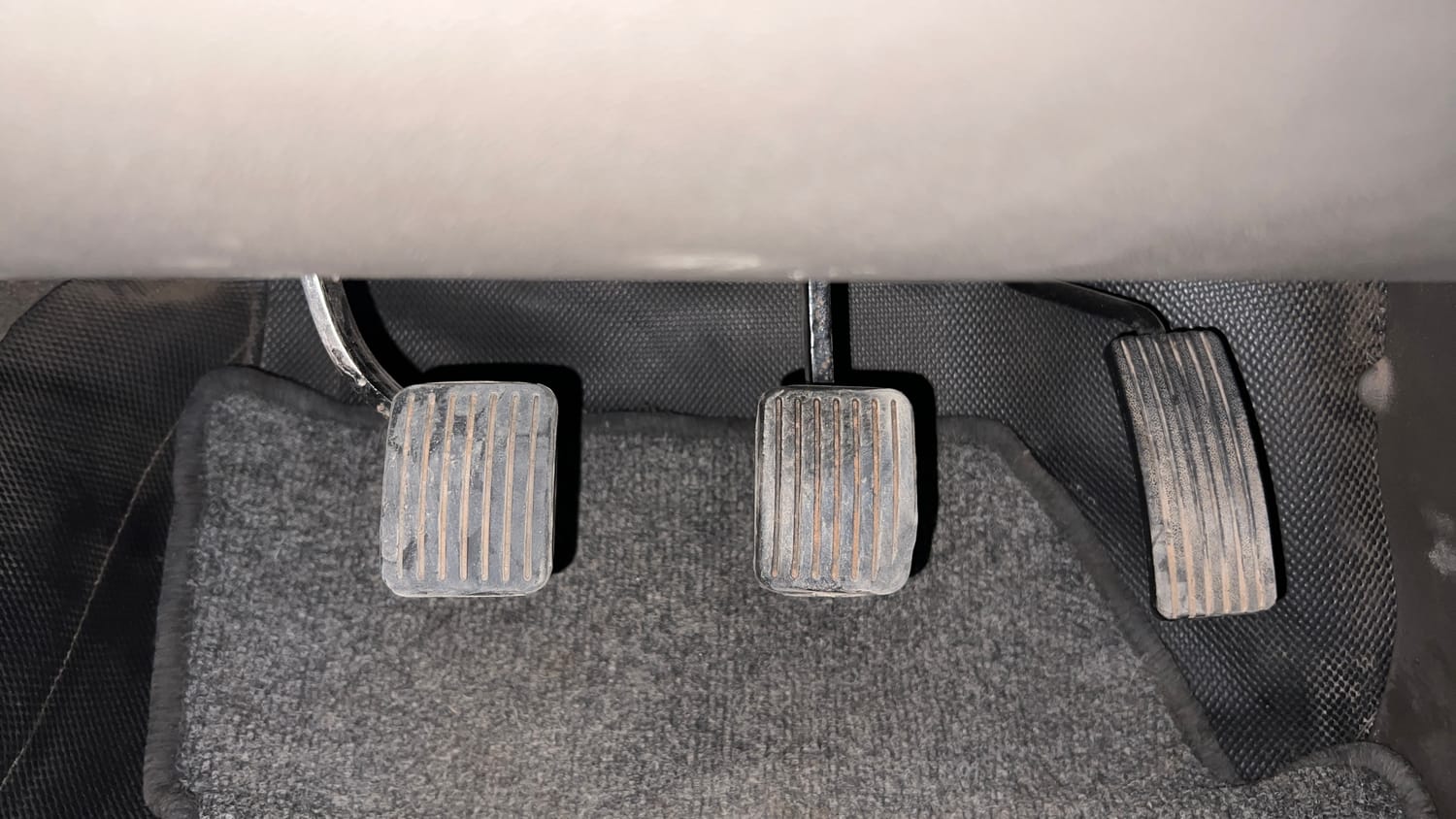Used 2013 Hyundai i10 Magna 1.2 Kappa2 Petrol Manual interior PEDALS VIEW