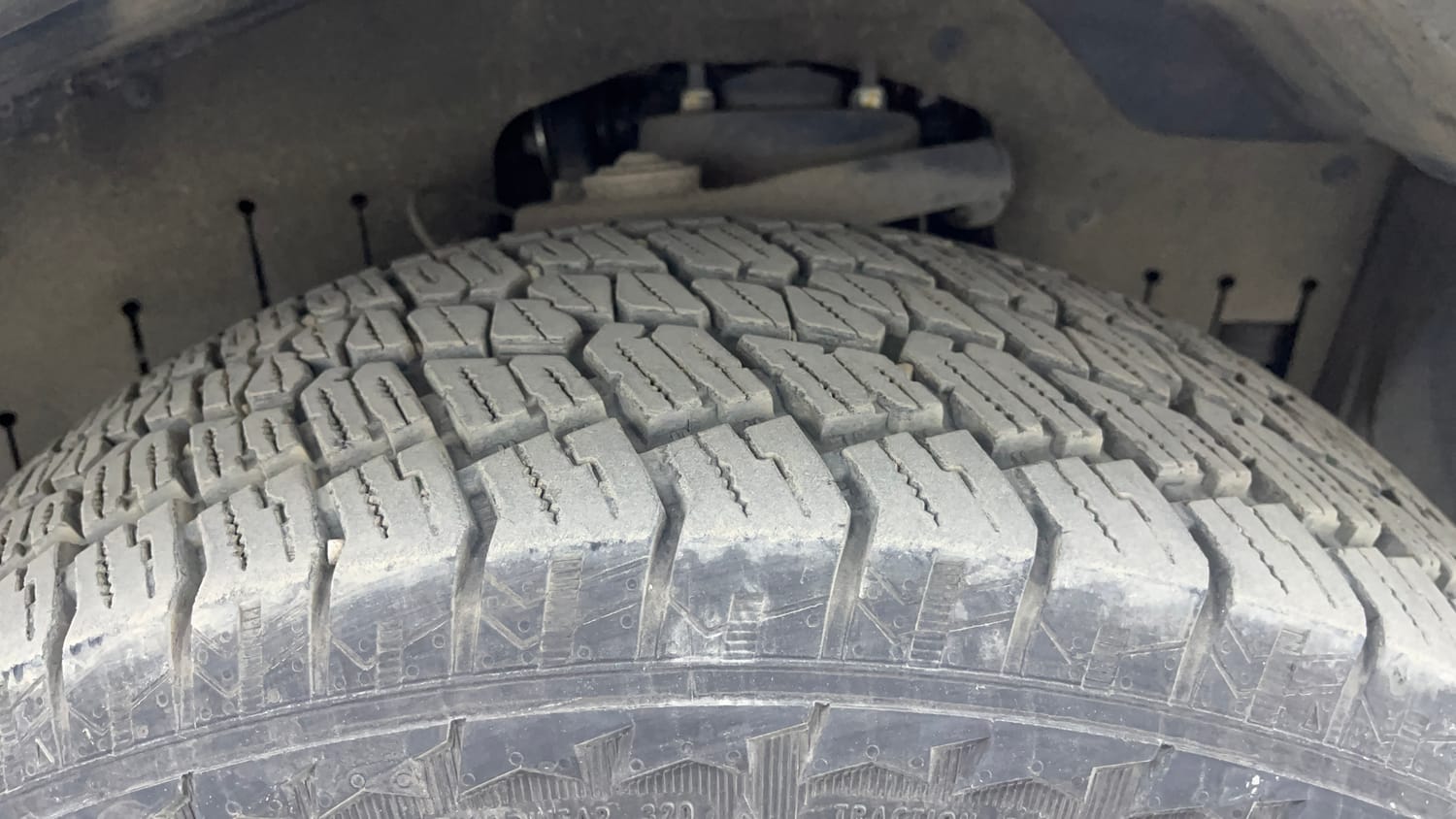 Used 2024 Mahindra Thar Roxx AX7 L Diesel AT 2WD Diesel Automatic tyres RIGHT FRONT TYRE TREAD VIEW