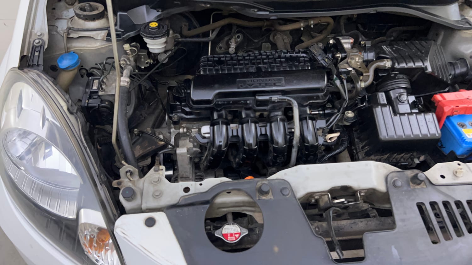 Used 2015 Honda Amaze 1.2 SX i-VTEC Petrol Manual engine ENGINE RIGHT SIDE VIEW