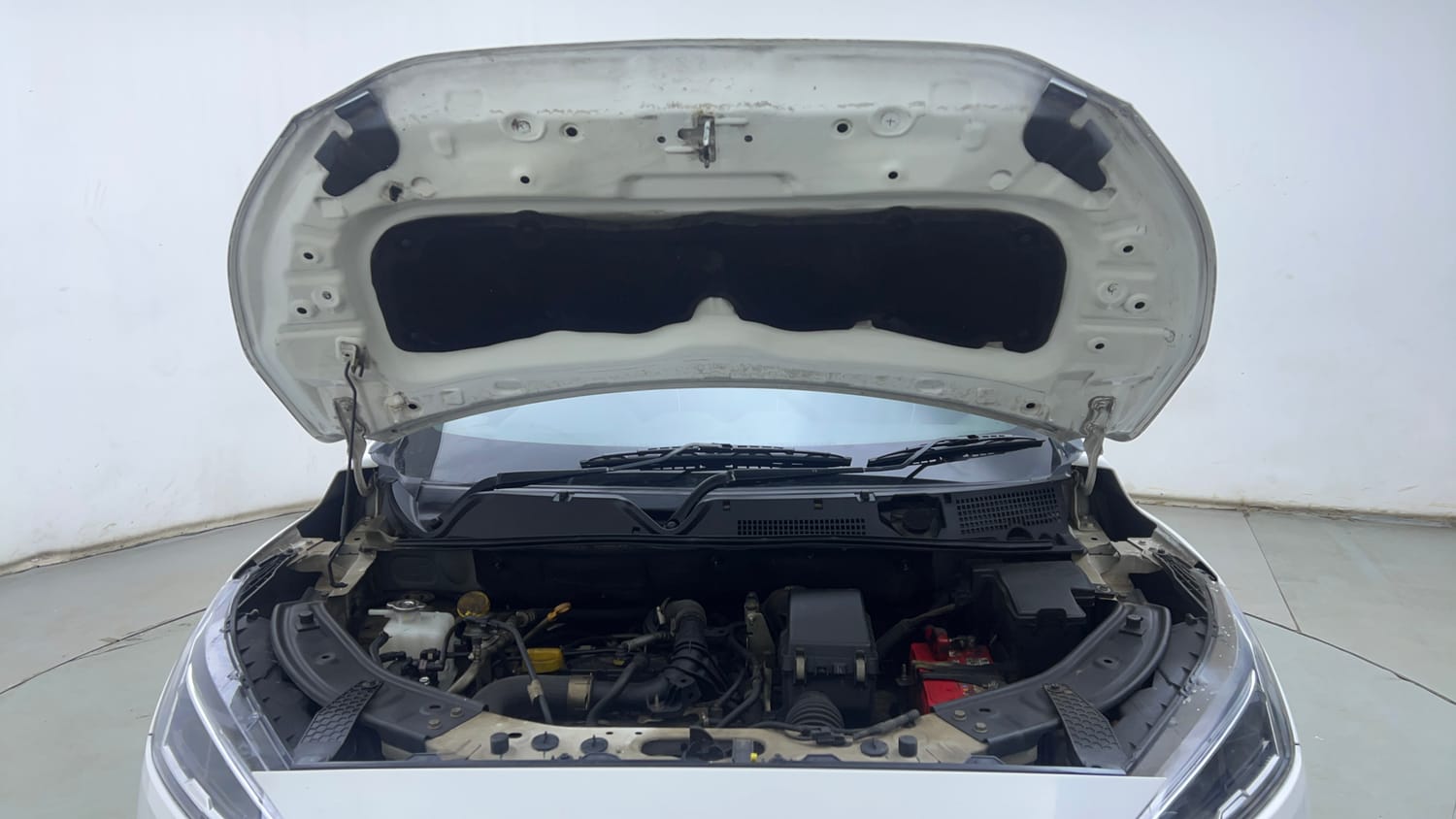 Used 2021 Nissan Magnite XV Premium Turbo Petrol Manual engine ENGINE & BONNET OPEN FRONT VIEW