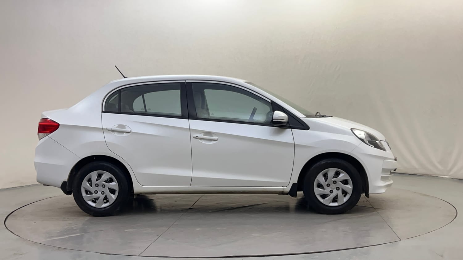 Used 2015 Honda Amaze 1.2 SX i-VTEC Petrol Manual exterior RIGHT SIDE VIEW