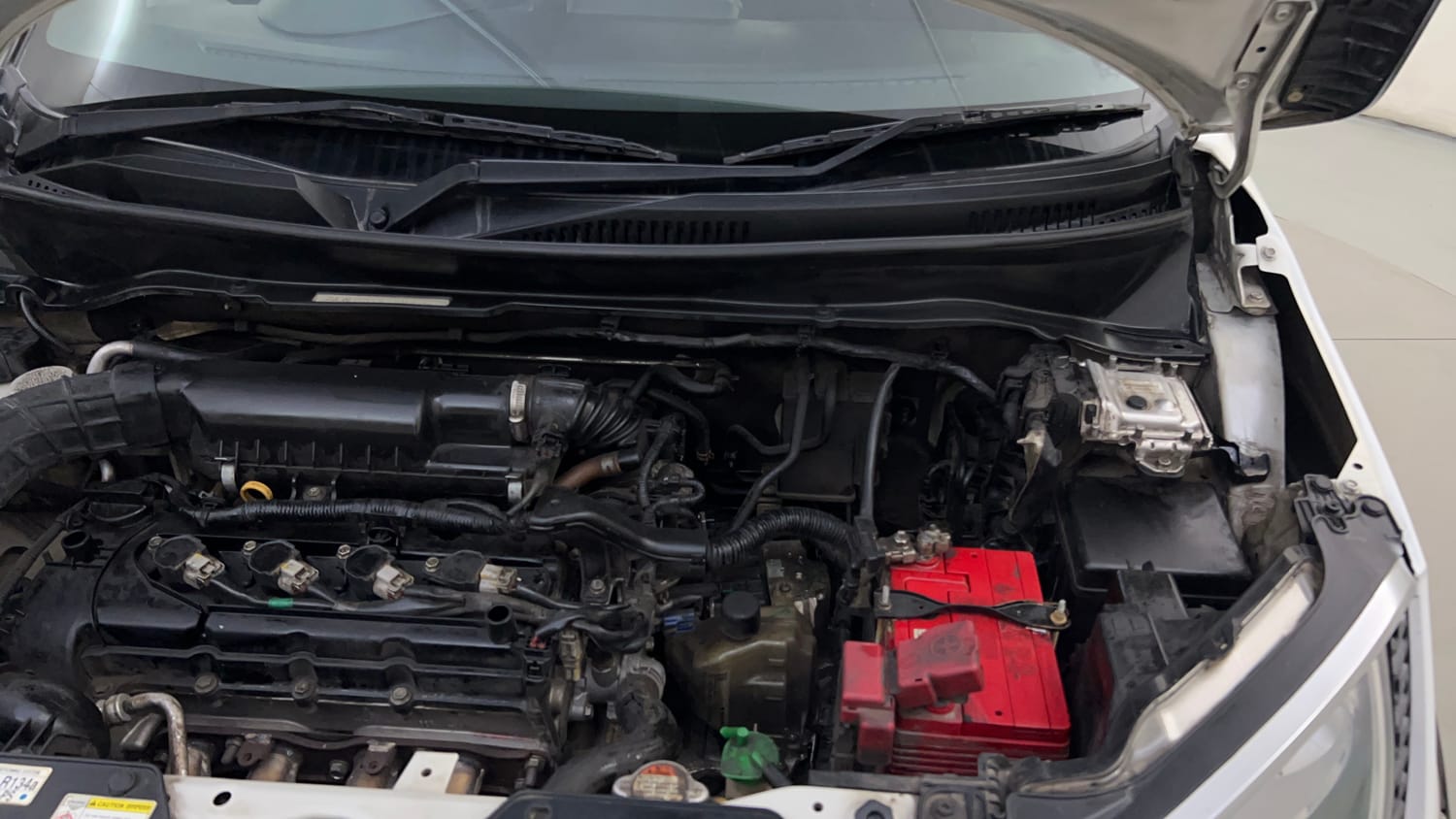 Used 2018 Maruti Suzuki Ignis [2017-2020] Zeta AMT Petrol Dual Tone Petrol Automatic engine ENGINE LEFT SIDE HINGE & APRON VIEW