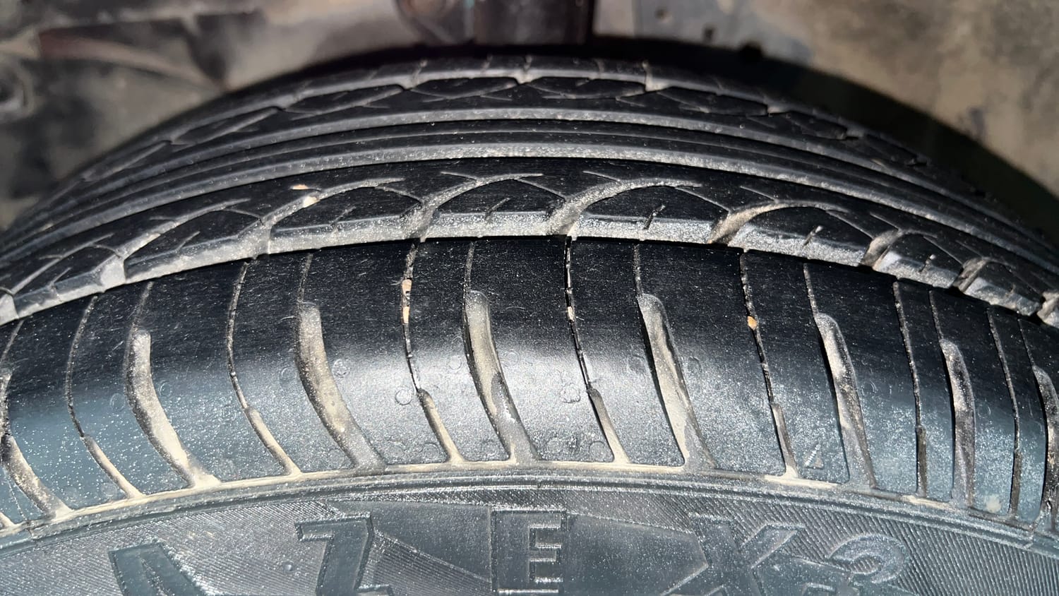 Used 2015 Honda Amaze 1.2 S i-VTEC Petrol Manual tyres LEFT FRONT TYRE TREAD VIEW