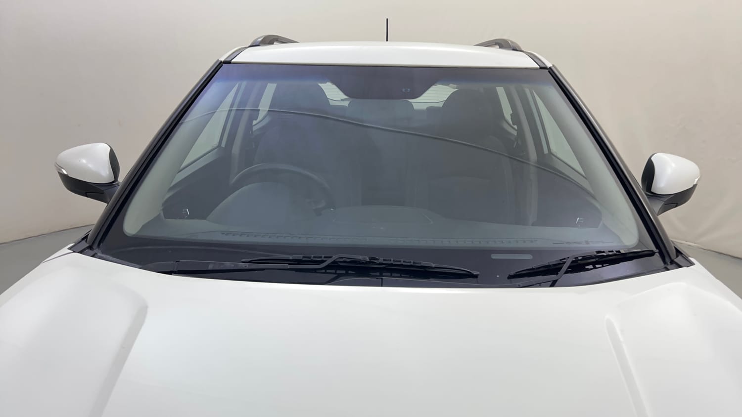 Used 2021 Mahindra XUV 300 W8 1.2 Petrol Petrol Manual exterior FRONT WINDSHIELD VIEW