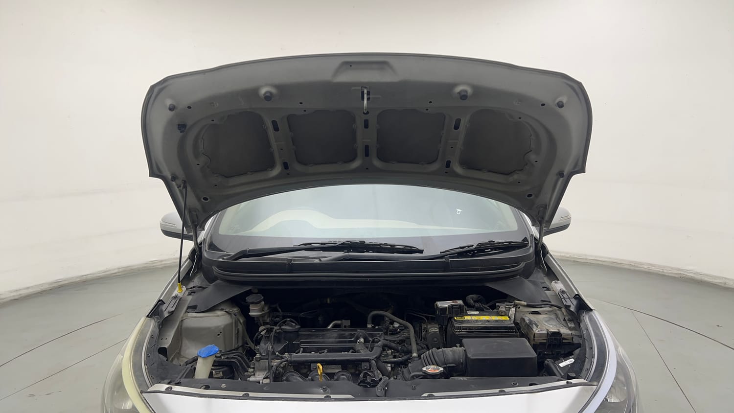 Used 2016 Hyundai Elite i20 Asta 1.2 Petrol Manual engine ENGINE & BONNET OPEN FRONT VIEW