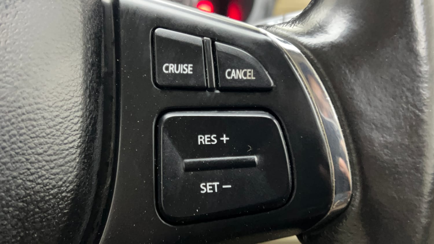 Used 2019 Maruti Suzuki Ciaz Alpha Hybrid 1.5 Petrol Manual top_features Cruise control
