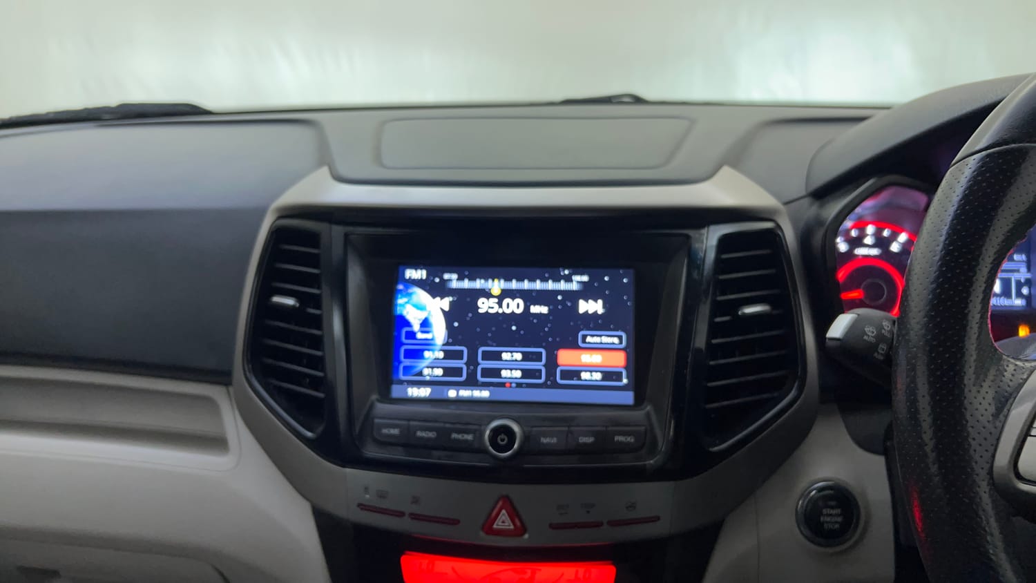 Used 2021 Mahindra XUV 300 W8 1.2 Petrol Petrol Manual top_features Integrated (in-dash) music system