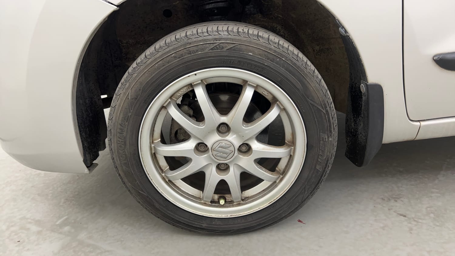 Used 2016 Maruti Suzuki Wagon R 1.0 VXI AMT Petrol Automatic tyres LEFT FRONT TYRE RIM VIEW