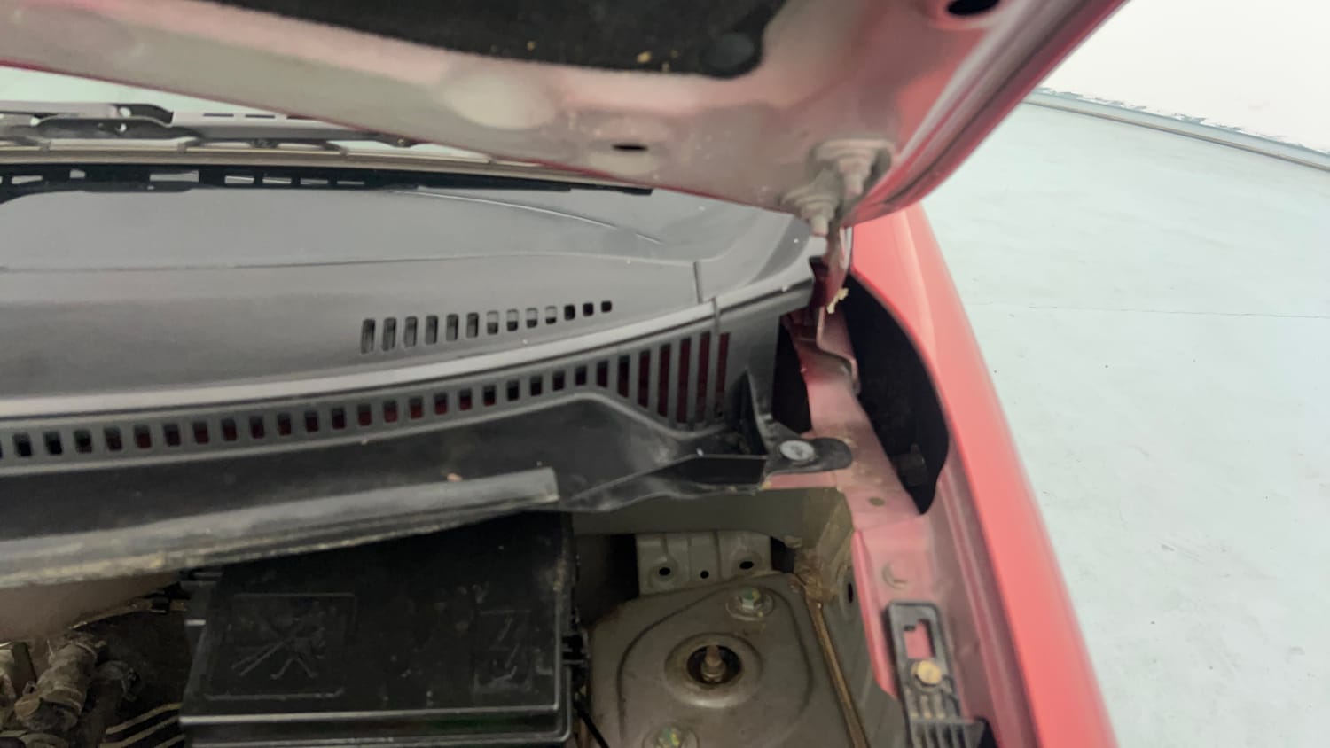 Used 2019 Datsun Redi-GO T (O) Petrol Manual engine ENGINE LEFT SIDE HINGE & APRON VIEW