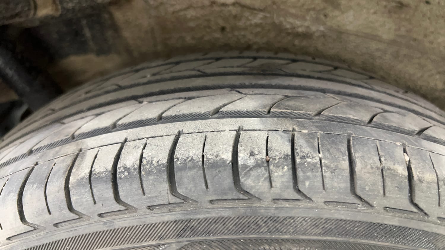 Used 2016 Maruti Suzuki Wagon R 1.0 VXI AMT Petrol Automatic tyres RIGHT REAR TYRE TREAD VIEW