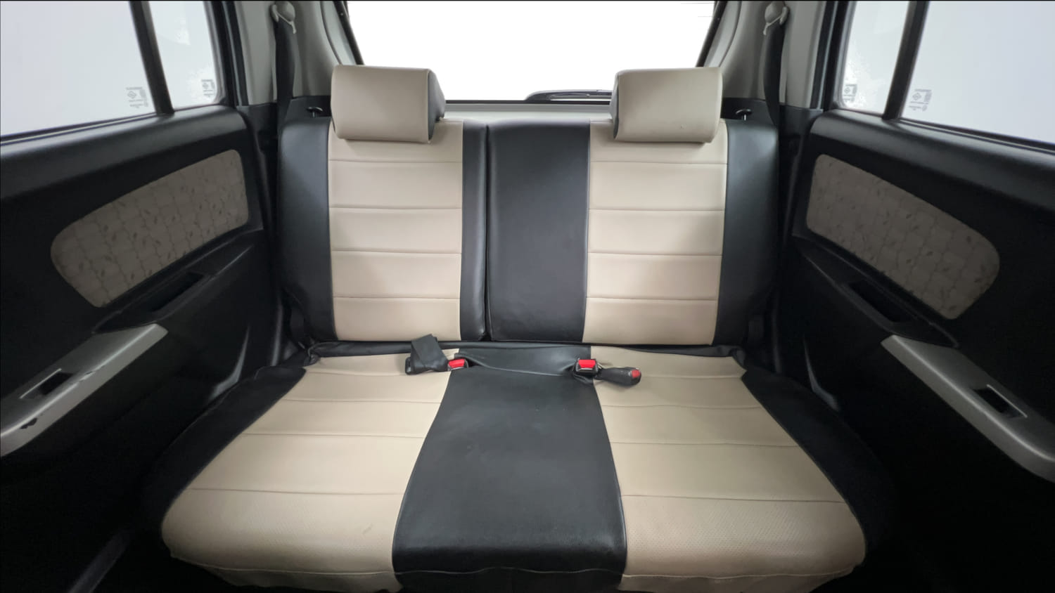 Used 2016 Maruti Suzuki Wagon R 1.0 VXI AMT Petrol Automatic interior REAR SEAT CONDITION VIEW