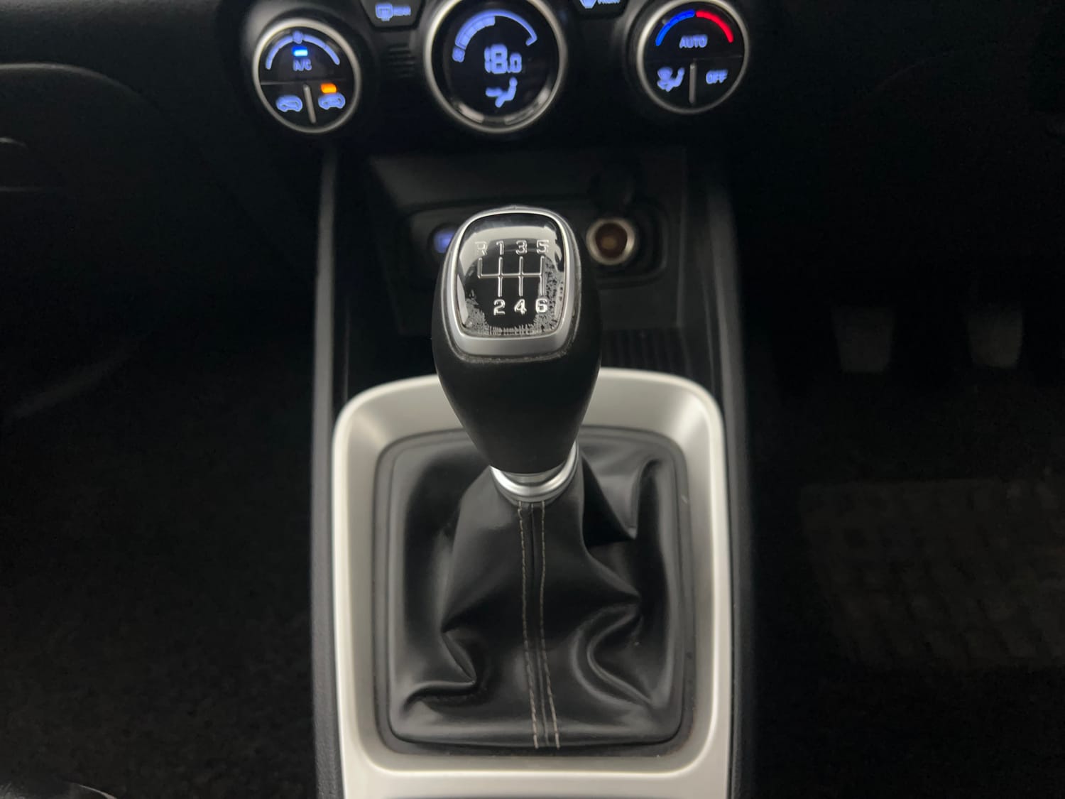 Used 2021 Hyundai Venue SX 1.5 CRDi Diesel Manual interior GEAR  KNOB VIEW