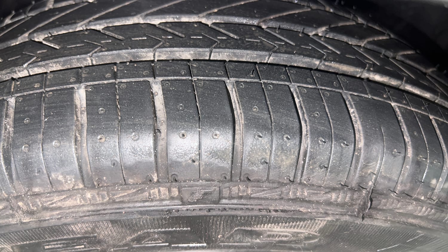 Used 2016 Maruti Suzuki Celerio ZXi AMT Petrol Automatic tyres RIGHT FRONT TYRE TREAD VIEW
